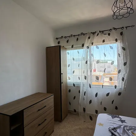 Apartment 2 Min Away From *